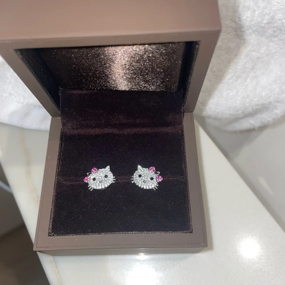 **SOLD**Hello Kitty earrings - Picture 1 of 3